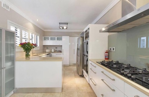 Tokai Villa | Terrific 8-bedroom villa in Tokai for a memorable getaway