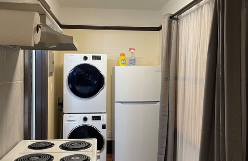 Grand Lake House | Terrific spacious 1-bedroom unit near Piedmont and Lake Merritt