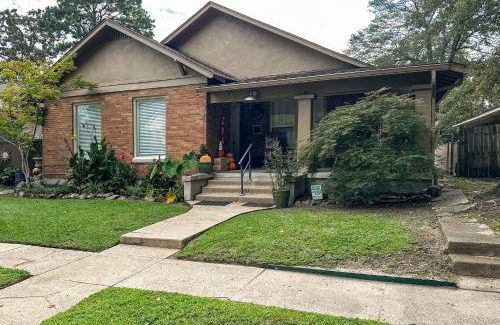 Texarkana House | Texarkana Pet-Friendly Pad with Fenced Backyard