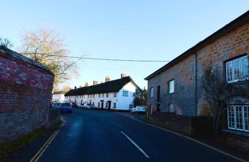 Otterton House | Thatched Cottage, beautiful village near the sea