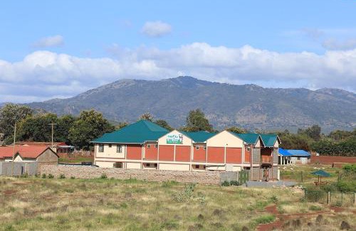 Emali Bed & Breakfast | The 4 JS Bed and Breakfast Emali