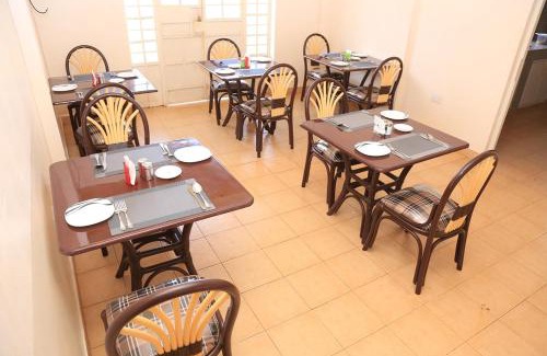 Emali Bed & Breakfast | The 4 JS Bed and Breakfast Emali