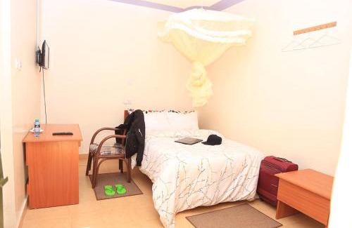 Emali Bed & Breakfast | The 4 JS Bed and Breakfast Emali