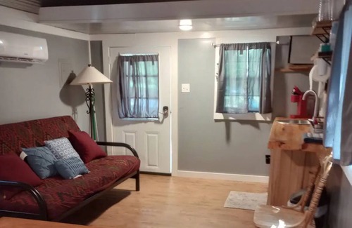 Mammoth Spring Cabin | The "40 Steps" Cabin Tiny house