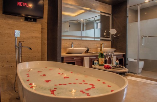 Leh Hotel | The Abduz Leh