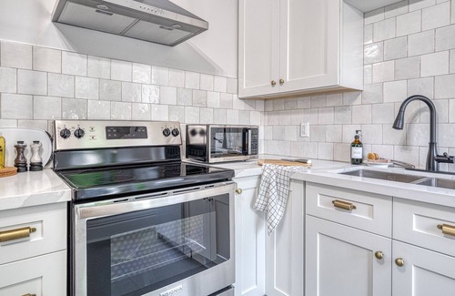 Central Hamilton Apartment | The Alcove- Hamilton's Hidden Gem 💎