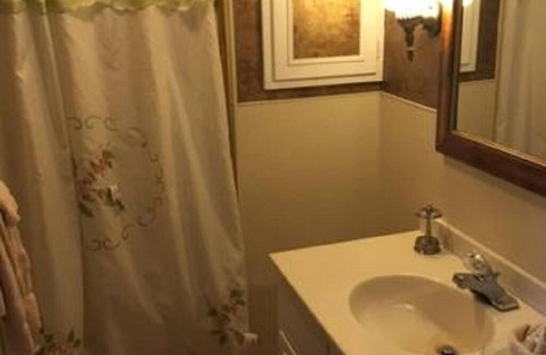 Towanda Bed & Breakfast | The Alice at Victorian Charm Inn