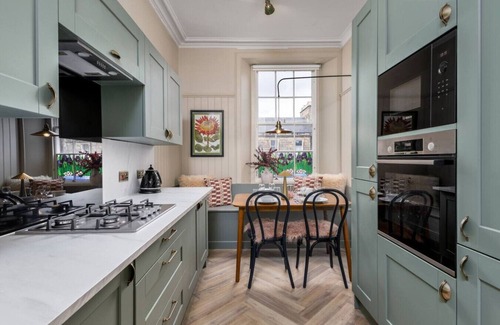 Stirling Apartment | The Allan Maisonette | Charming Georgian Retreat