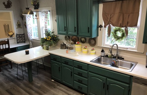 Cleburne House | The Anglin House, an early century home completely renovated and modernized.