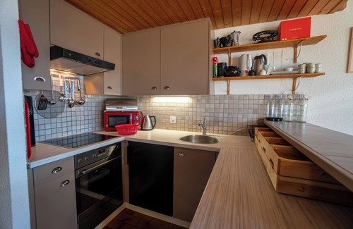 Alpe des Chaux Apartment | The apartment is located in Les Arsets, about 1 km from the departure point of the Fracherets ski li