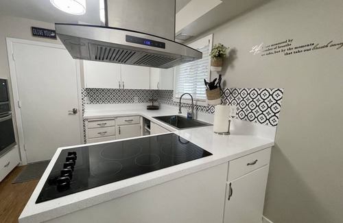 Bull Mountain House | The Applewood Suite - Walk to Hiking Trails!