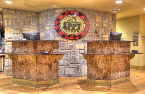 Gatlinburg Hotel | The Appy Lodge