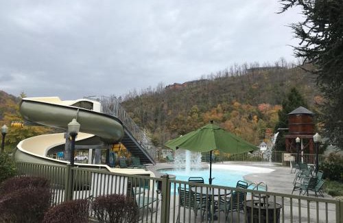 Gatlinburg Hotel | The Appy Lodge