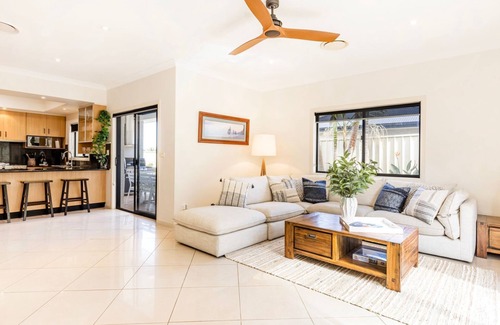 St. Georges Basin House | The Atrium by Experience Jervis Bay