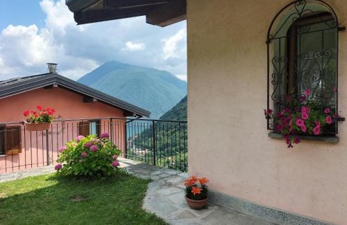 Biazzeno Apartment | The Balcony on the Lake