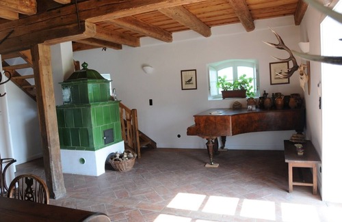 Keleviz House | The Bat Barn, Guest House and Hunting Lodge