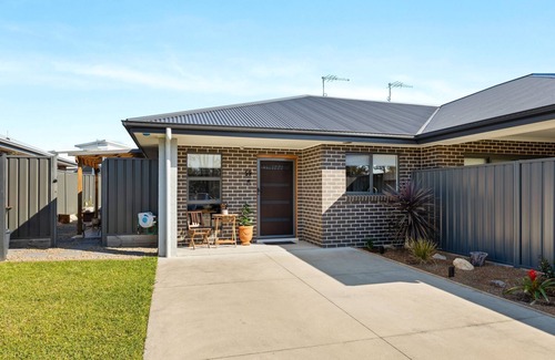 Vincentia House | The Bayswood Retreat on Moona Creek by Experience Jervis Bay