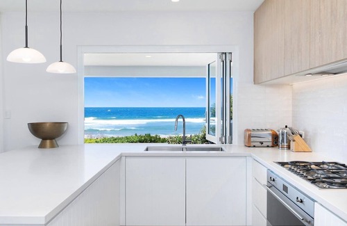 North Avoca House | THE BEACH HOUSE | Luxry beachfront | Accom Holidays