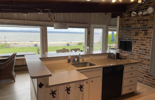 McKees Beach House | "The Beach House". Waterfront home/Puget Sound. Seattle commutable.