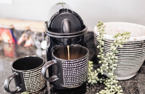 Berea House | The Beach Retreat - Modern comfort and luxury! Walk to the Beach!