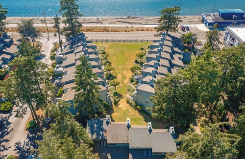 Birch Bay Condo | The Beach Retreat-Stylish 2-bedroom view condo in Birch Bay