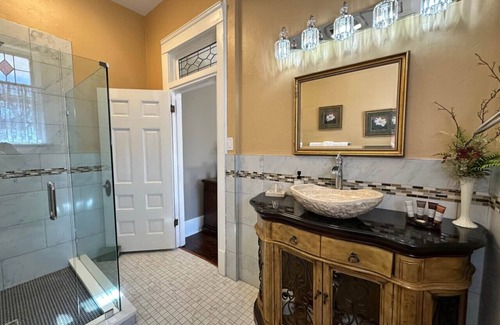 Guthrie Apartment | The Bennett Room at The Judges Chambers