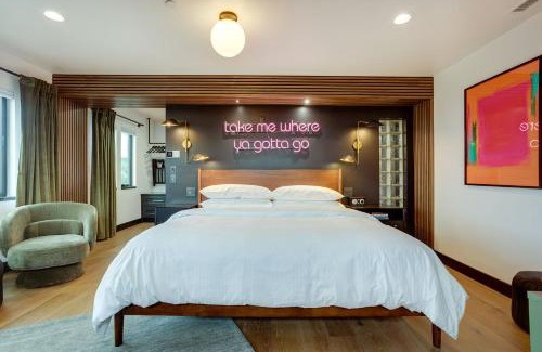 Newport Hotel | The Berry at The Louie Boutique Motel, Walk to Everything! Dog Friendly!