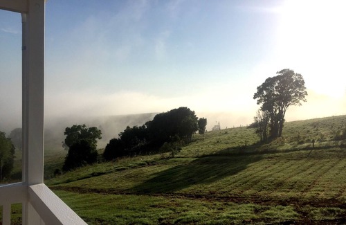 Coopers Shoot Cottage | The best Byron Bay has to offer - stunning views, total luxury and style.