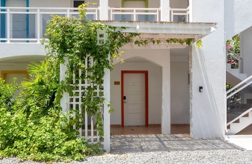 Beacon Hill Condo | The Best Little Beach Bar Condo in Maho - next to The Morgan Resort