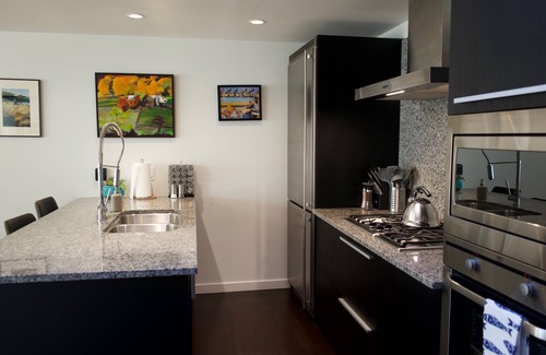 Downtown Victoria Apartment | The best of Downtown Victoria at "The Falls"