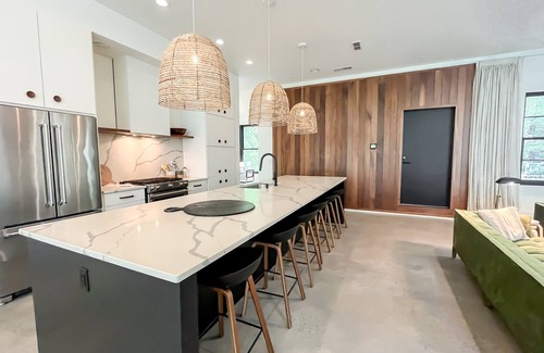 Oakland House | The Birch Bower: Luxury Lakefront Home