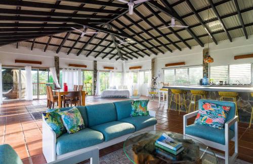 Colon Apartment | The Bird's Nest in the Clouds