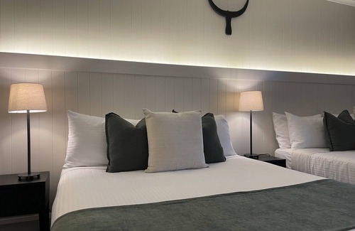 Traralgon Hotel | The Black Bull Motel