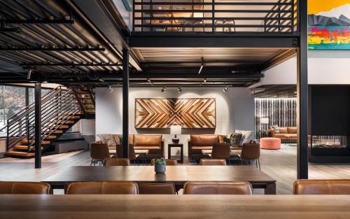 Silverthorne Hotel | The Block Hotel & Commons