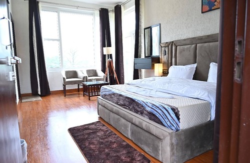 Naukuchiyatal Hotel | The Blossom Glee