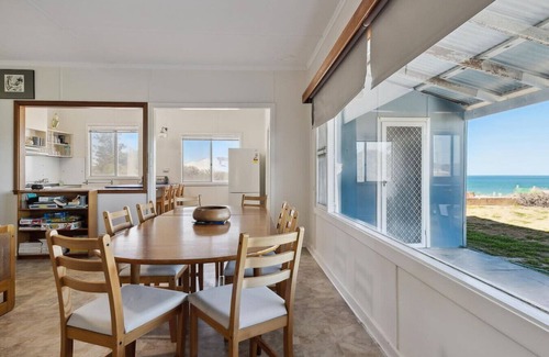 Ledge Point House | The Blue Beach House, 3 * accommodation 5 * view