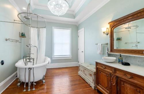 St. Augustine House | The Blue Lion- 2 Blocks to Downtown Historic Charm