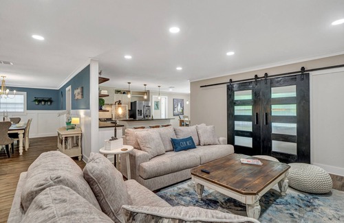 Flint House | The Blue Nest is a lakefront property with dock and access to Lake Palestine.
