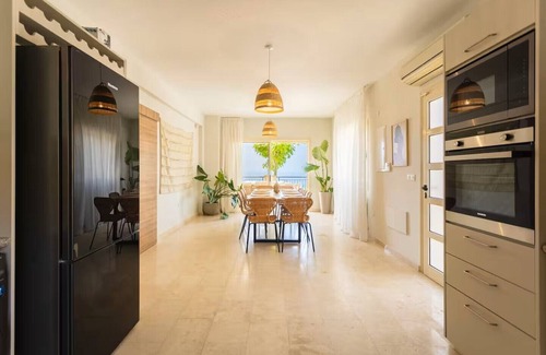 Agios Tychon Villa | The Blue Pearl Villa Limassol - Pool Jacuzzi Sauna