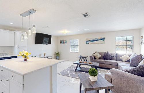 Memphis House | The Blue Seashell