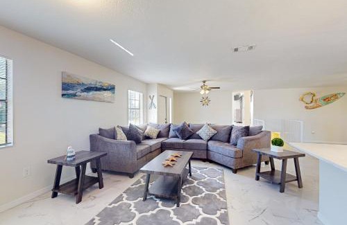 Memphis House | The Blue Seashell