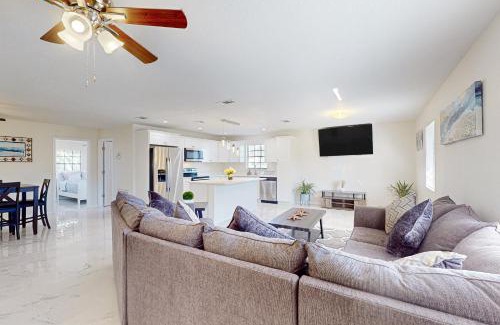 Memphis House | The Blue Seashell