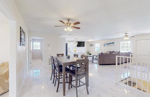 Memphis House | The Blue Seashell