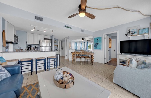 Fort Morgan Condo | The Blue Squid 2-bedroom condo in charming Gulf Shores with fitness room, AC