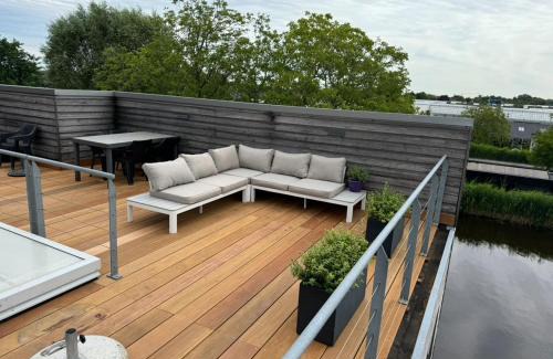 Municipality of Aalsmeer House | The Boathouse with boat