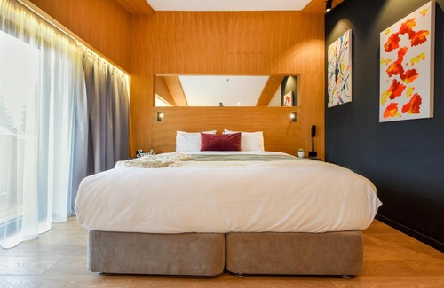 Cioplea Apartment | THE BOOK KEEPER Relaxed Hotel Room in Predeal