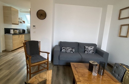 Reville Apartment | The bookstore, beachfront house facing Tatihou island, feet in the water !
