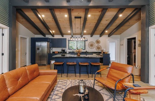 Saint Helens Apartment | The Boone by The Hideaways