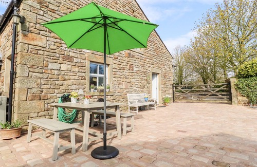 Higher Walton Cottage | THE BOOT ROOM, pet friendly, character holiday cottage in Ribchester