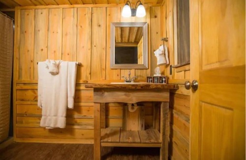 Zion National Park East Entrance Cabin | The Boundary Cabin 7